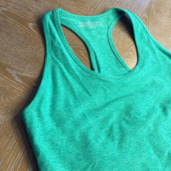 BEYOND YOGA Plus Size Spacedye Step Up Racerback Tank Top in 'Green Grass' 2X - Picture 5 of 11